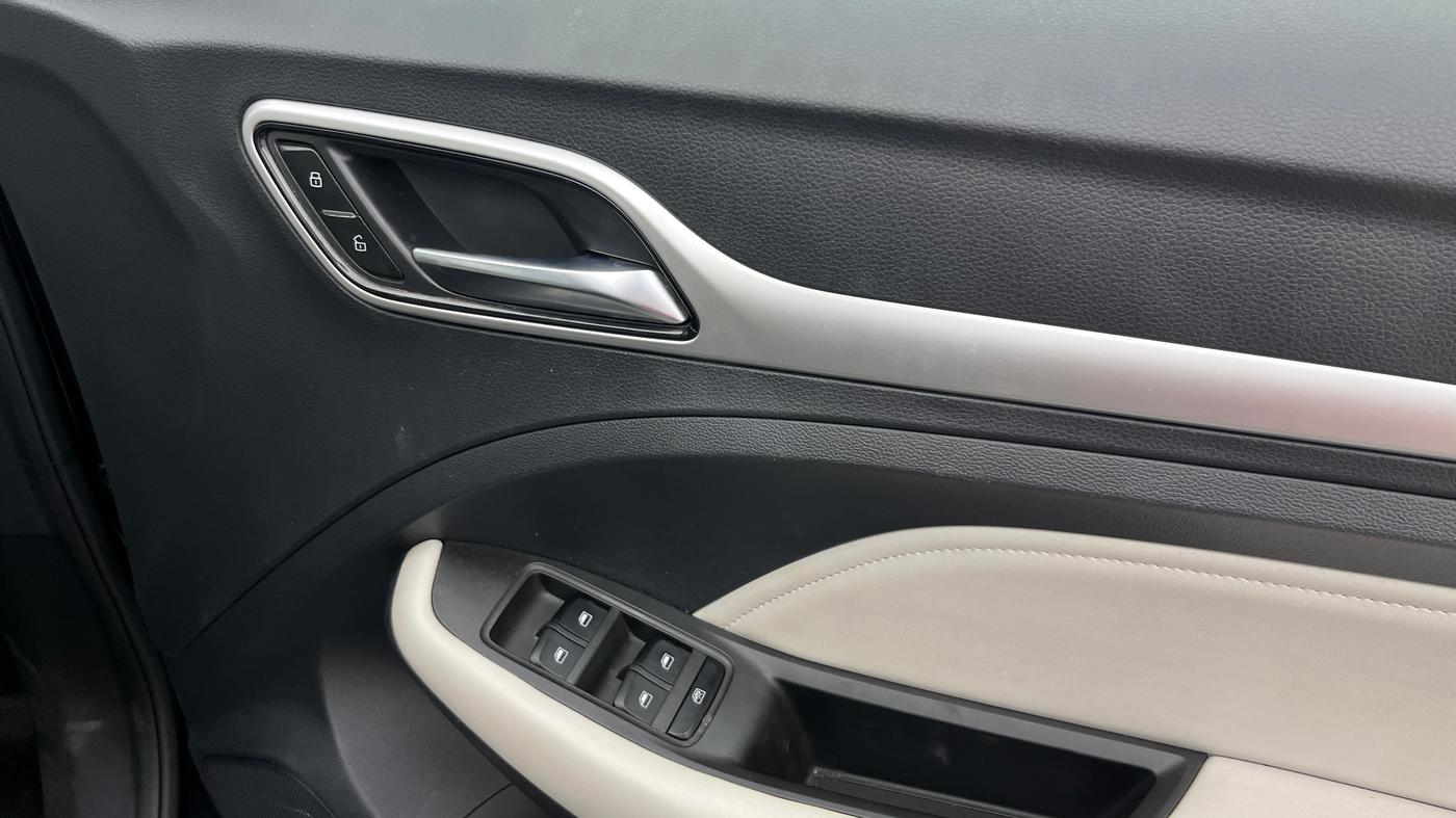 2021 MG ASTOR SAVVY 1.5 CVT, Petrol, Automatic, 42,141 km, Driver Side Door Panels Control