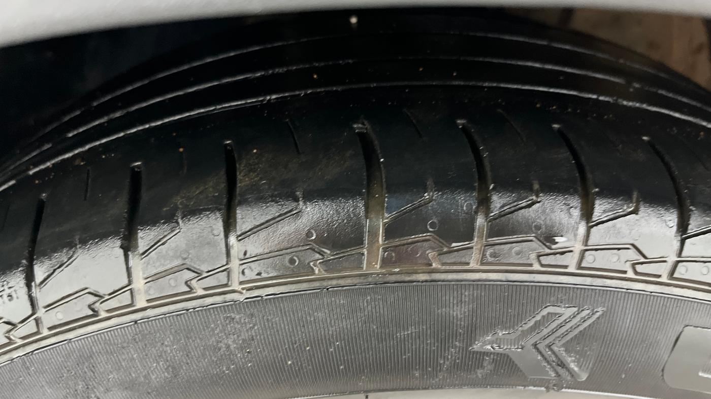 2021 MG ASTOR SAVVY 1.5 CVT, Petrol, Automatic, 42,141 km, Left Front Tyre Tread