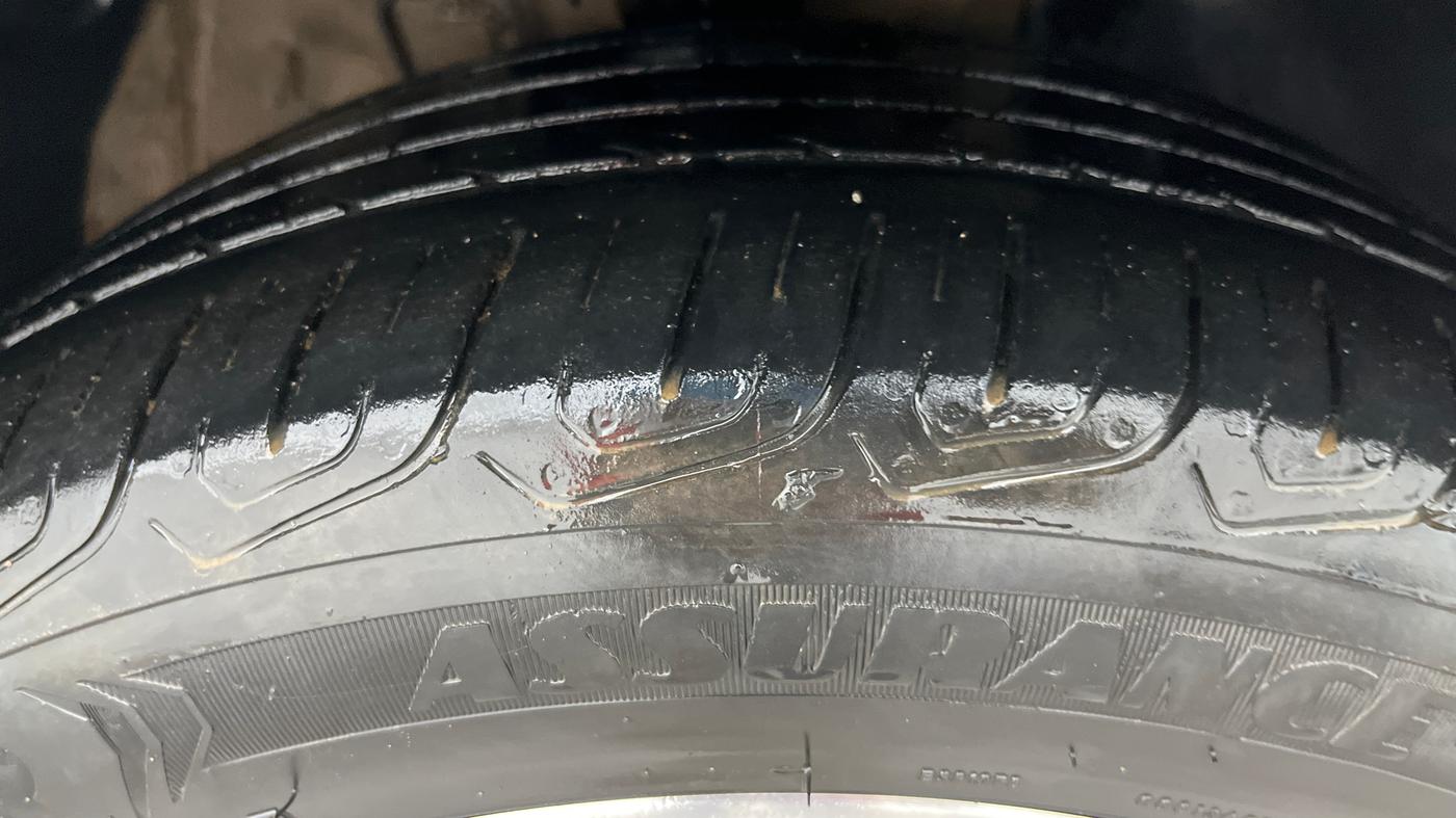 2021 MG ASTOR SAVVY 1.5 CVT, Petrol, Automatic, 42,141 km, Right Front Tyre Tread