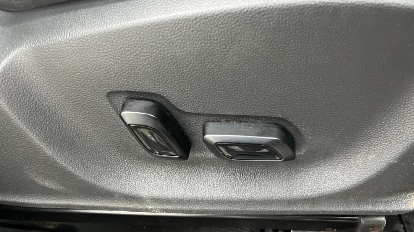 2021 MG ASTOR SAVVY 1.5 CVT, Petrol, Automatic, 42,141 km, Driver Side Adjustment Panel