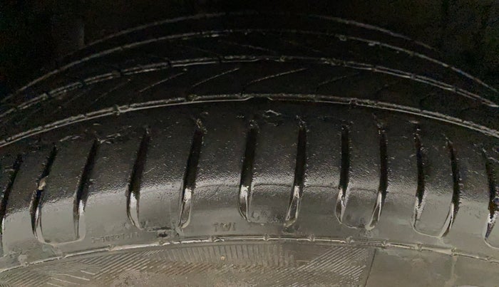 2016 Maruti Vitara Brezza ZDI, Diesel, Manual, 80,419 km, Right Front Tyre Tread