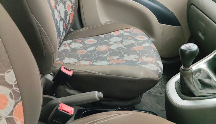 2013 Hyundai i10 MAGNA 1.2, Petrol, Manual, 1,04,045 km, Gear Lever