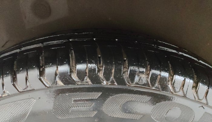 2013 Hyundai i10 MAGNA 1.2, Petrol, Manual, 1,04,045 km, Right Rear Tyre Tread