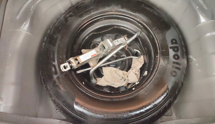 2013 Hyundai i10 MAGNA 1.2, Petrol, Manual, 1,04,045 km, Spare Tyre