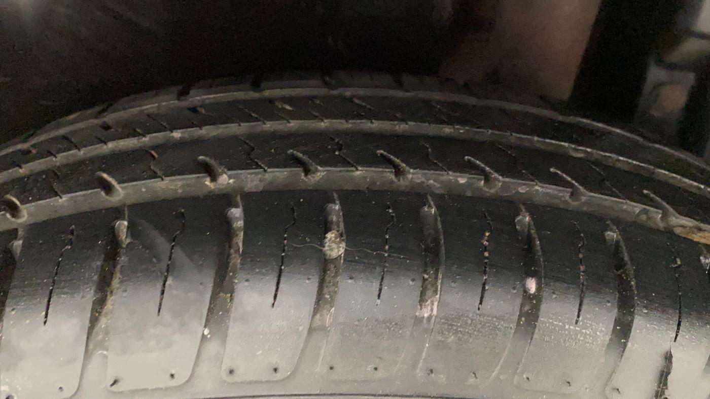 2014 Maruti Swift VXI, Petrol, Manual, 90,492 km, Left Rear Tyre Tread