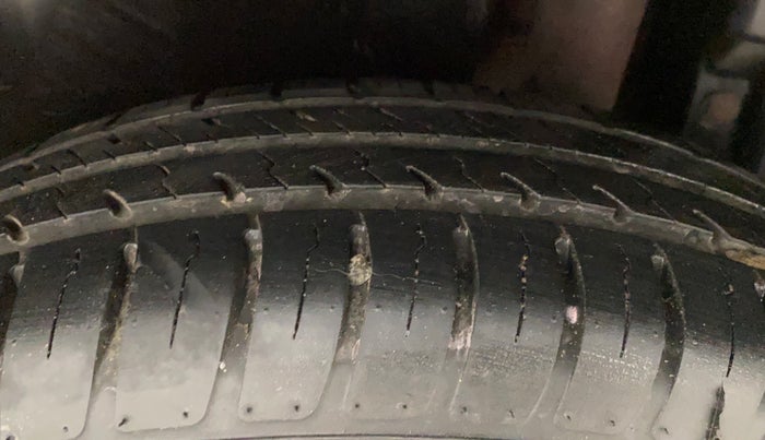 2014 Maruti Swift VXI, Petrol, Manual, 90,492 km, Left Rear Tyre Tread