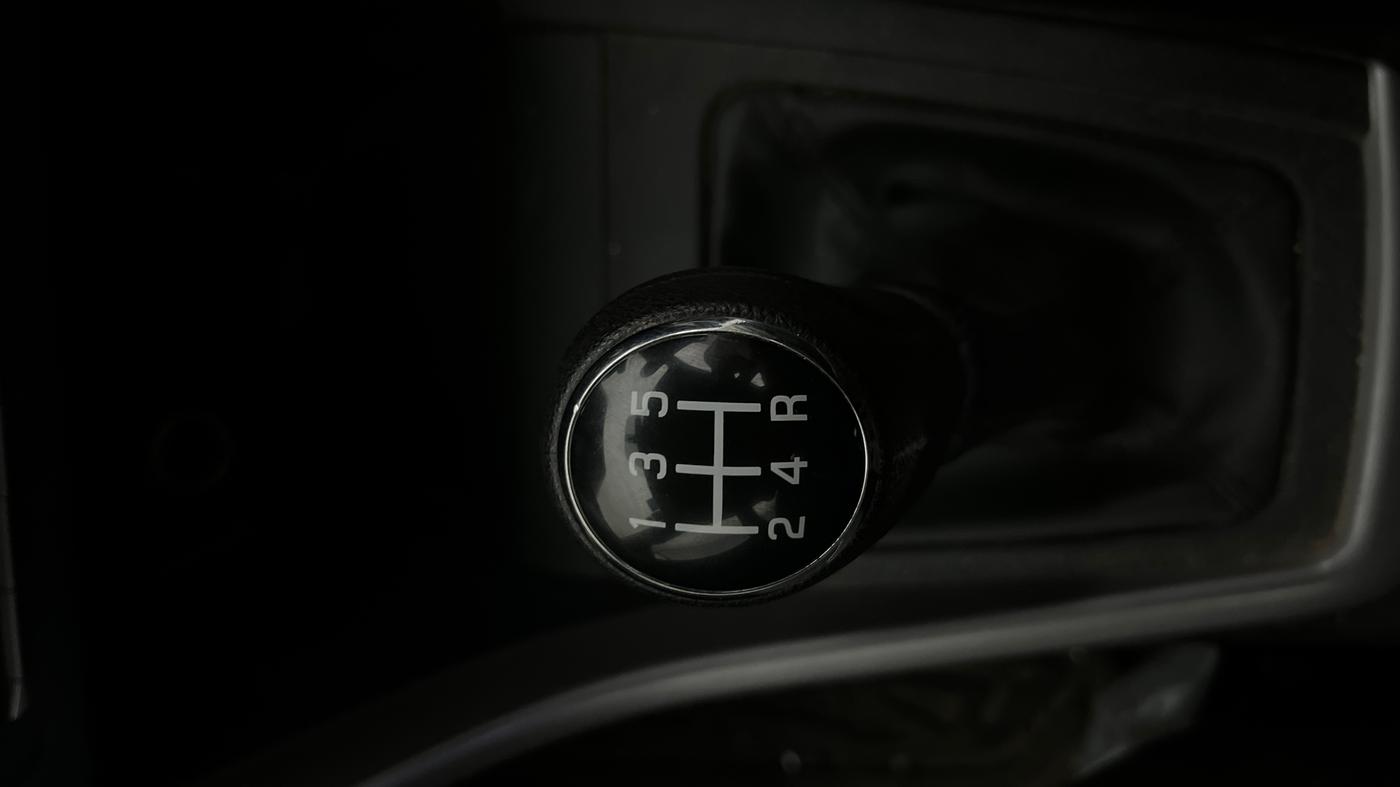 2023 Maruti BREZZA VXI SMART HYBRID, Petrol, Manual, 50,451 km, Gear Lever