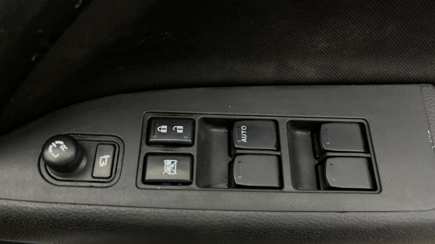 2023 Maruti BREZZA VXI SMART HYBRID, Petrol, Manual, 50,451 km, Driver Side Door Panels Control