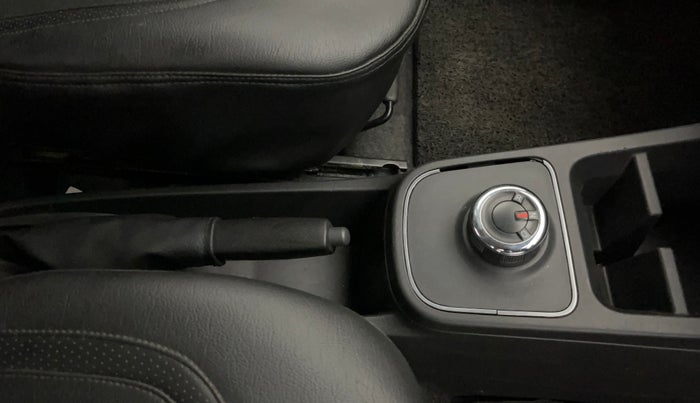 2021 Renault Kwid RXT 1.0 AMT (O), Petrol, Automatic, 16,313 km, Gear Lever