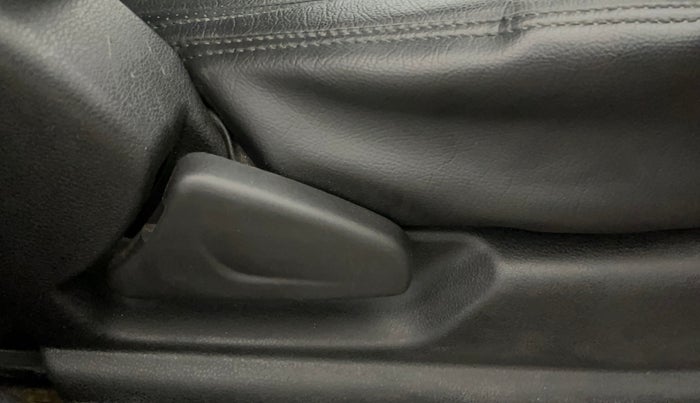 2021 Renault Kwid RXT 1.0 AMT (O), Petrol, Automatic, 16,313 km, Driver Side Adjustment Panel