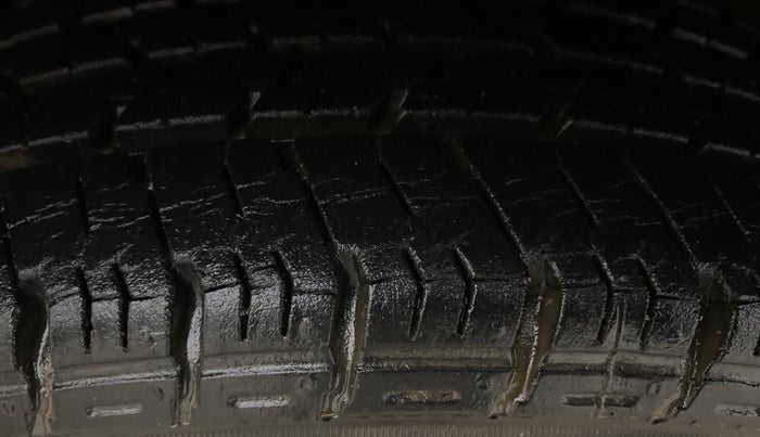2015 Maruti Alto K10 VXI, Petrol, Manual, 25,462 km, Left Front Tyre Tread