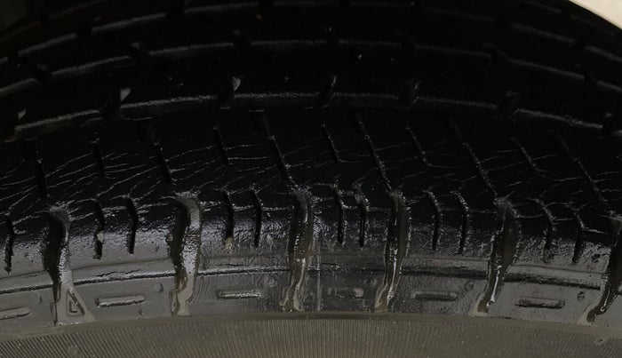 2015 Maruti Alto K10 VXI, Petrol, Manual, 25,462 km, Left Rear Tyre Tread