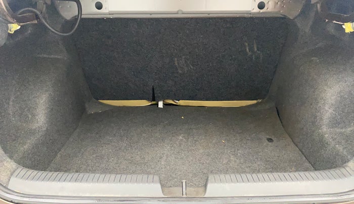 2016 Volkswagen Ameo HIGHLINE DSG 1.5 DIESEL , Diesel, Automatic, 64,960 km, Boot Inside