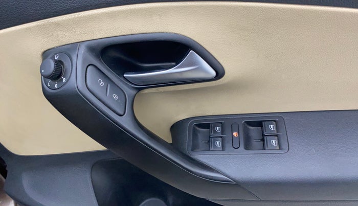 2016 Volkswagen Ameo HIGHLINE DSG 1.5 DIESEL , Diesel, Automatic, 64,960 km, Driver Side Door Panels Control