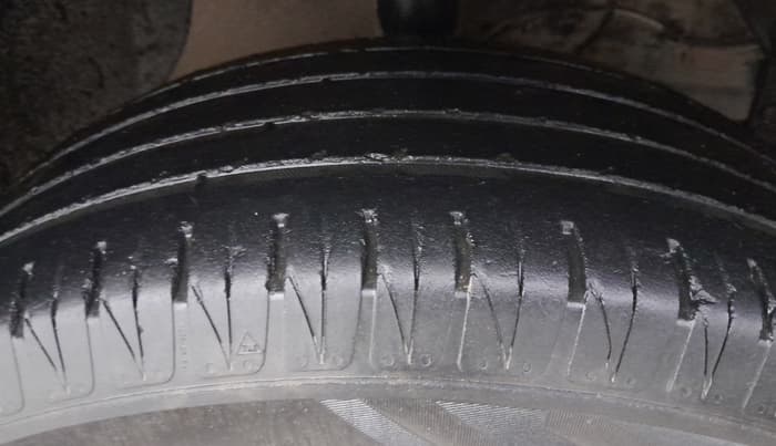 2021 Toyota URBAN CRUISER PREMIUM GRADE AT, Petrol, Automatic, 1,05,833 km, Right Front Tyre Tread