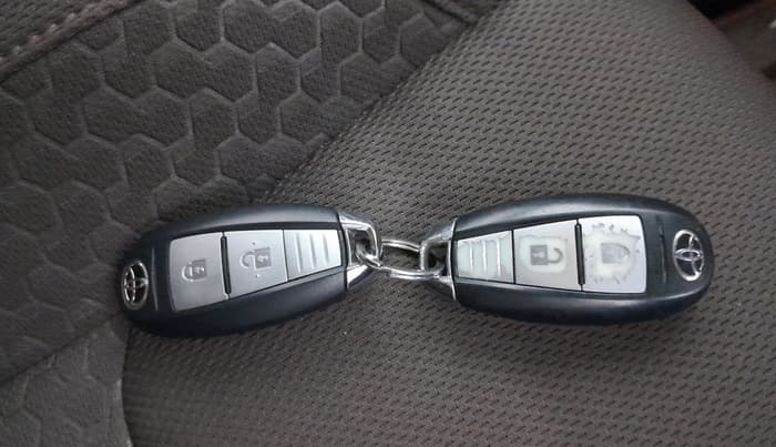 2021 Toyota URBAN CRUISER PREMIUM GRADE AT, Petrol, Automatic, 1,05,833 km, Key Close Up