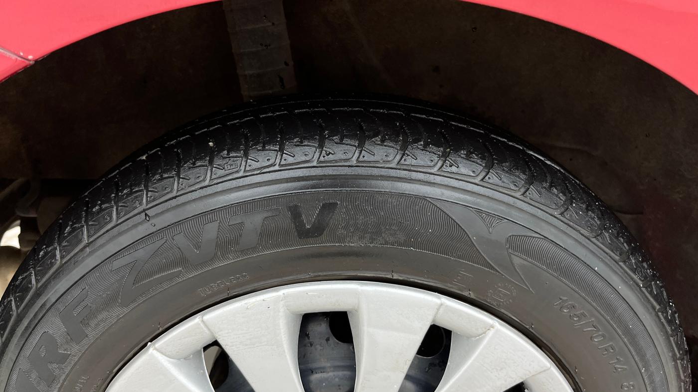2015 Nissan Micra XL CVT, Petrol, Automatic, 21,028 km, Right Rear Tyre Tread