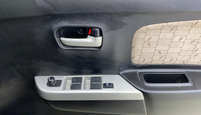 2014 Maruti Wagon R 1.0 VXI, Petrol, Manual, 70,406 km, Driver Side Door Panels Control