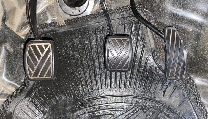 2014 Maruti Wagon R 1.0 VXI, Petrol, Manual, 70,406 km, Pedals