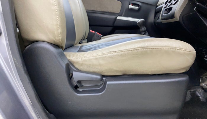 2014 Maruti Wagon R 1.0 VXI, Petrol, Manual, 70,406 km, Driver Side Adjustment Panel