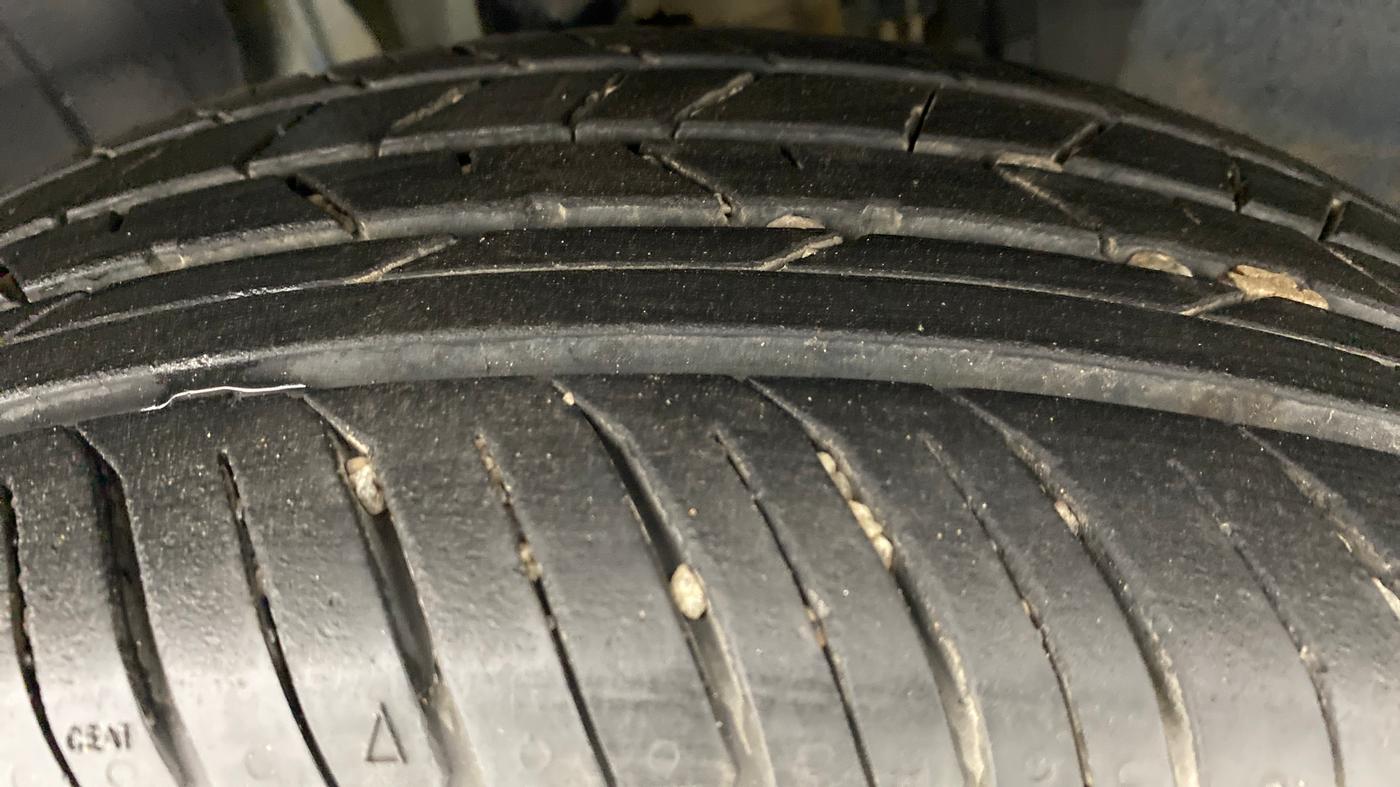 2021 Renault Kiger RXZ 1.0 TURBO MT, Petrol, Manual, 13,614 km, Left Front Tyre Tread