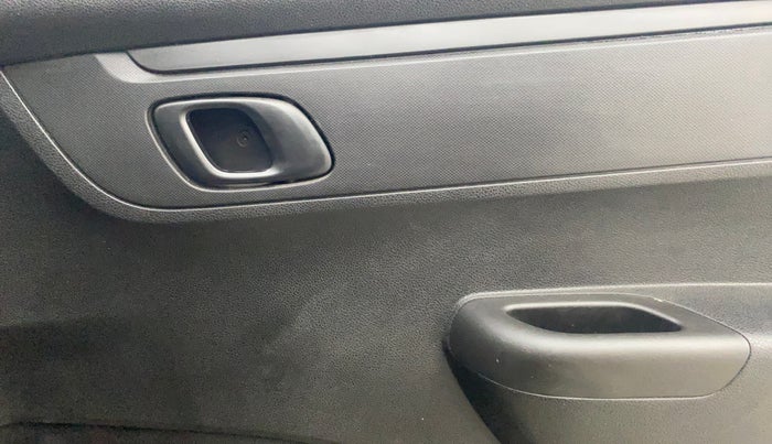 2018 Renault Kwid RXL, Petrol, Manual, 26,204 km, Driver Side Door Panels Control