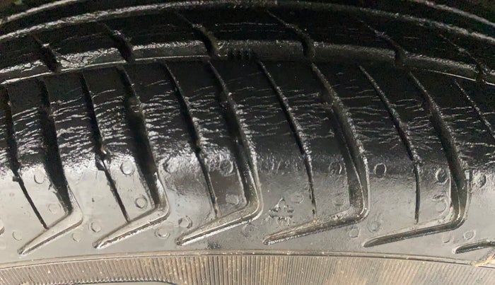 2018 Renault Kwid RXL, Petrol, Manual, 26,204 km, Right Front Tyre Tread