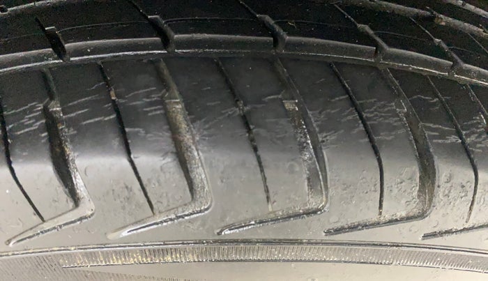 2018 Renault Kwid RXL, Petrol, Manual, 26,204 km, Left Rear Tyre Tread