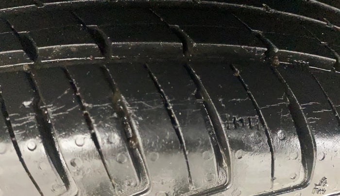 2018 Renault Kwid RXL, Petrol, Manual, 26,204 km, Right Rear Tyre Tread