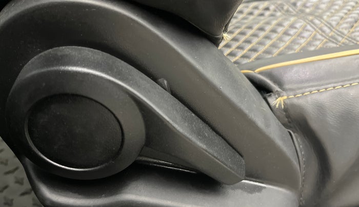 2023 Tata ALTROZ XMA Plus (S) DCT, Petrol, Automatic, 25,446 km, Driver Side Adjustment Panel