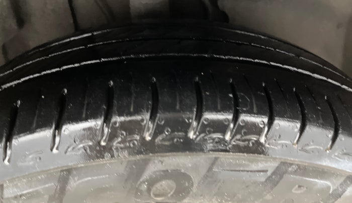 2023 Tata ALTROZ XMA Plus (S) DCT, Petrol, Automatic, 25,446 km, Right Front Tyre Tread