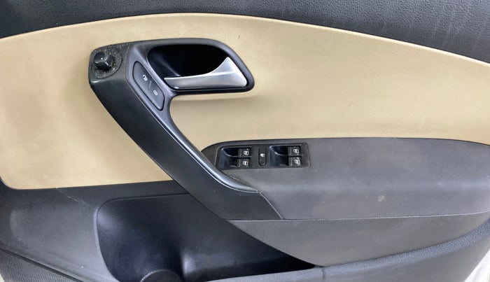 2014 Volkswagen Polo HIGHLINE1.2L, Petrol, Manual, 70,943 km, Driver Side Door Panels Control