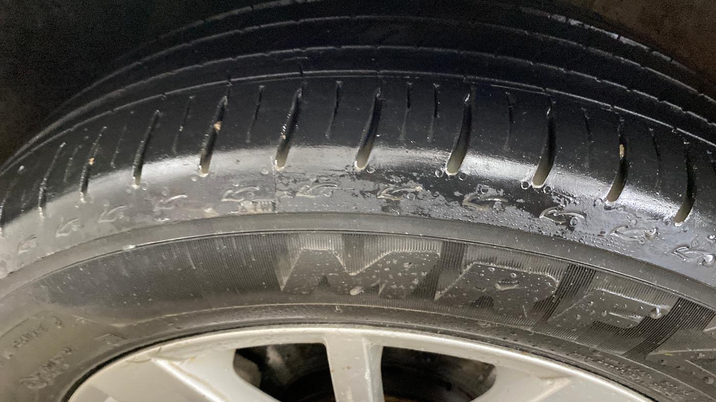 2014 Volkswagen Polo HIGHLINE1.2L, Petrol, Manual, 70,929 km, Left Front Tyre Tread