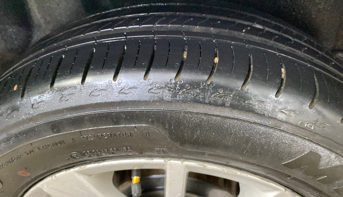 2014 Volkswagen Polo HIGHLINE1.2L, Petrol, Manual, 70,943 km, Right Rear Tyre Tread