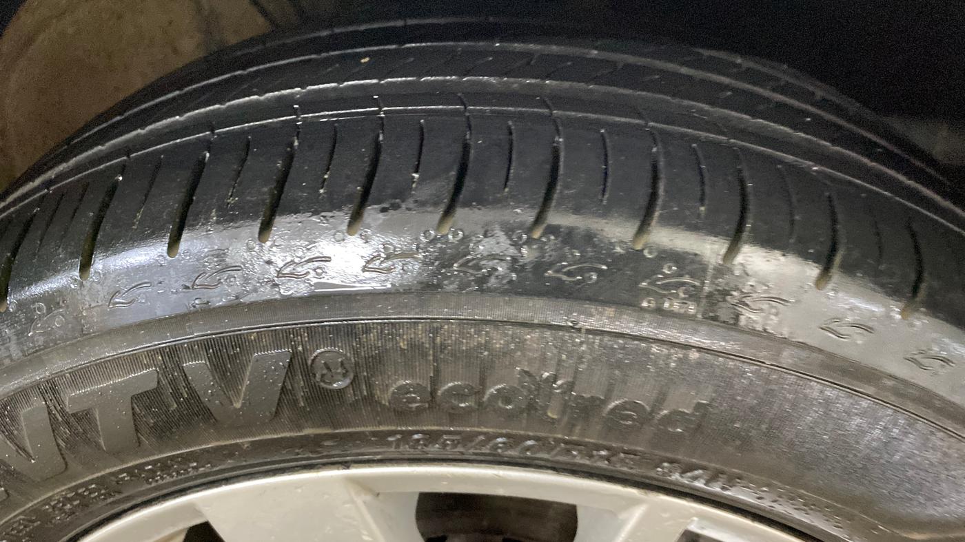 2014 Volkswagen Polo HIGHLINE1.2L, Petrol, Manual, 70,929 km, Right Front Tyre Tread