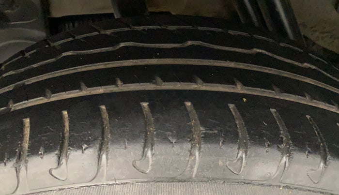 2018 Renault Duster RXS CVT, Petrol, Automatic, 31,875 km, Right Rear Tyre Tread
