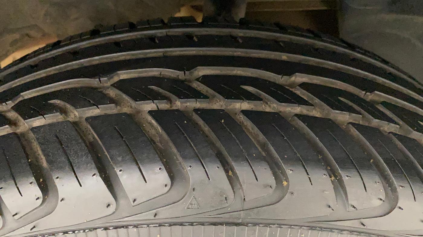 2018 Renault Duster RXS CVT, Petrol, Automatic, 31,875 km, Left Rear Tyre Tread