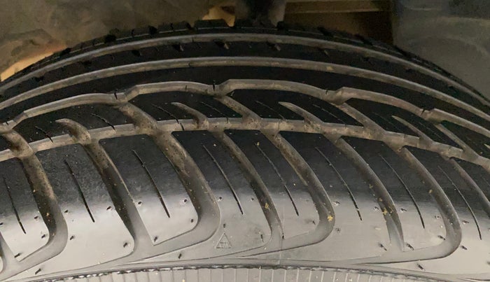 2018 Renault Duster RXS CVT, Petrol, Automatic, 31,875 km, Left Rear Tyre Tread