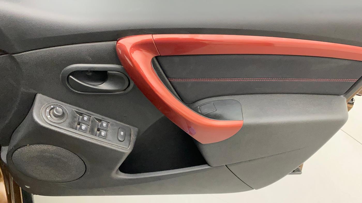 2018 Renault Duster RXS CVT, Petrol, Automatic, 31,875 km, Driver Side Door Panels Control