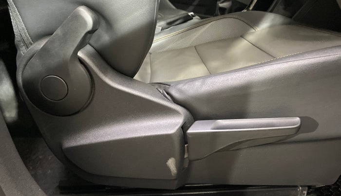 2022 Skoda KUSHAQ STYLE 1.0L TSI MT, Petrol, Manual, 33,107 km, Driver Side Adjustment Panel