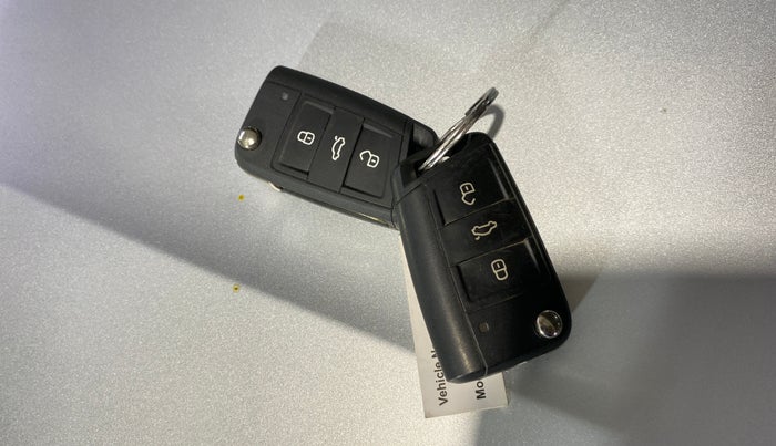 2022 Skoda KUSHAQ STYLE 1.0L TSI MT, Petrol, Manual, 33,107 km, Key Close Up