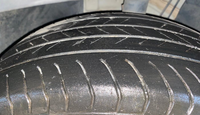 2022 Skoda KUSHAQ STYLE 1.0L TSI MT, Petrol, Manual, 33,107 km, Left Front Tyre Tread