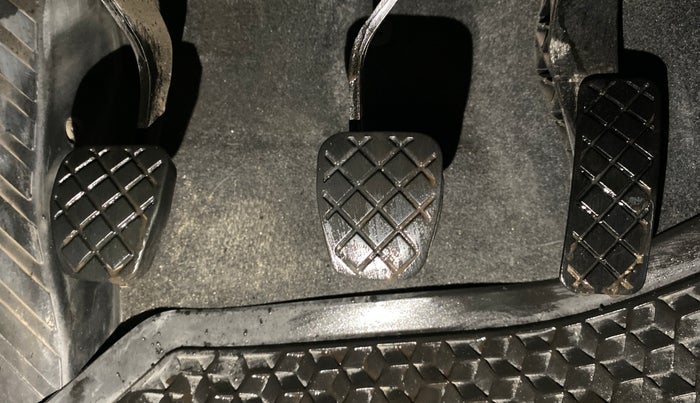 2022 Skoda KUSHAQ STYLE 1.0L TSI MT, Petrol, Manual, 33,107 km, Pedals