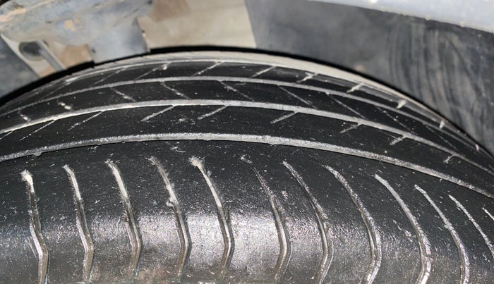 2022 Skoda KUSHAQ STYLE 1.0L TSI MT, Petrol, Manual, 33,107 km, Right Front Tyre Tread