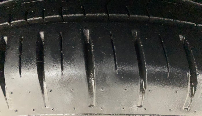 2023 Maruti Baleno ZETA PETROL 1.2, Petrol, Manual, 14,915 km, Right Front Tyre Tread