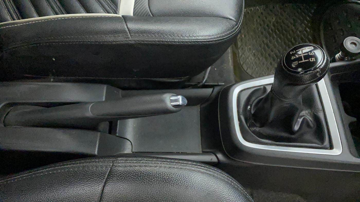 2018 Maruti Swift ZXI, Petrol, Manual, 30,652 km, Gear Lever