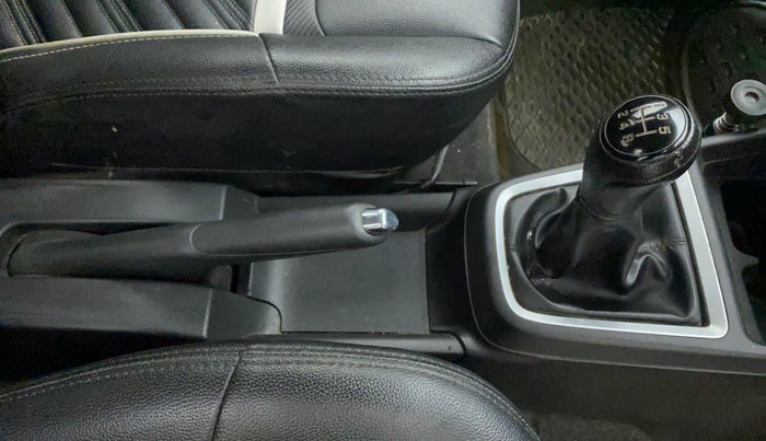 2018 Maruti Swift ZXI, Petrol, Manual, 30,652 km, Gear Lever