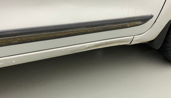 2018 Maruti Swift ZXI, Petrol, Manual, 30,652 km, Right running board - Slightly dented