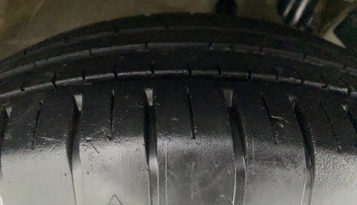 2018 Maruti Swift ZXI, Petrol, Manual, 30,652 km, Right Front Tyre Tread