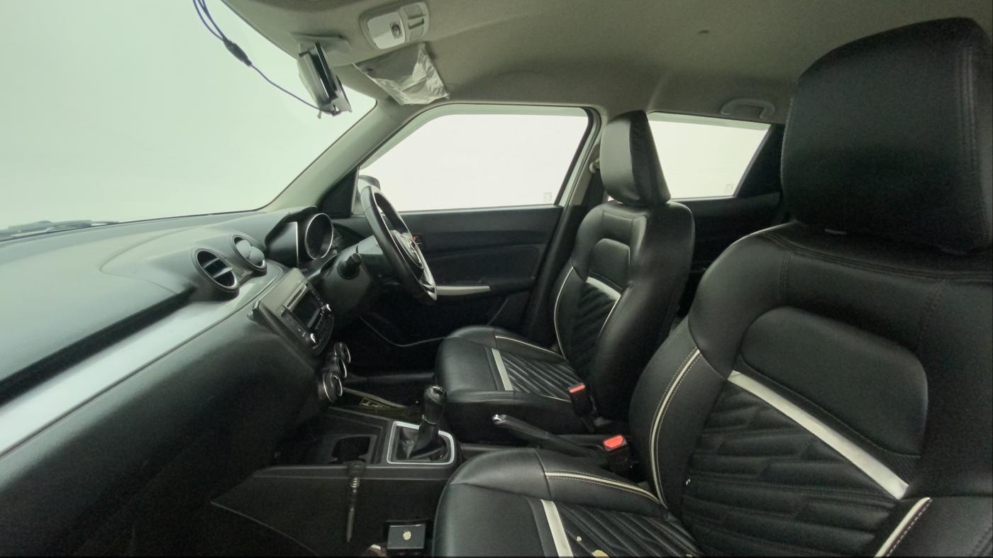 2018 Maruti Swift ZXI, Petrol, Manual, 30,652 km, Right Side Front Door Cabin